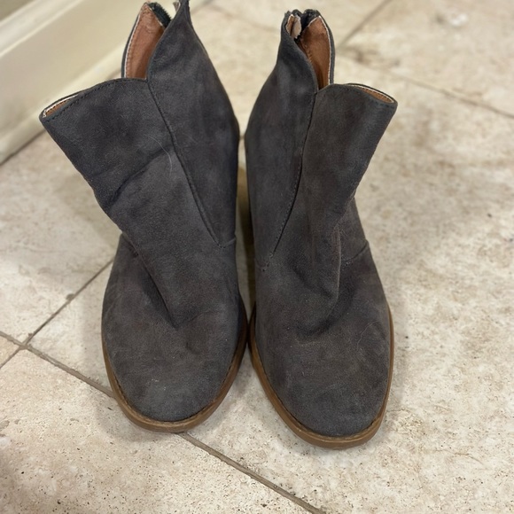Qupid Gray Wedge bootie size 8.5 - Picture 2 of 7